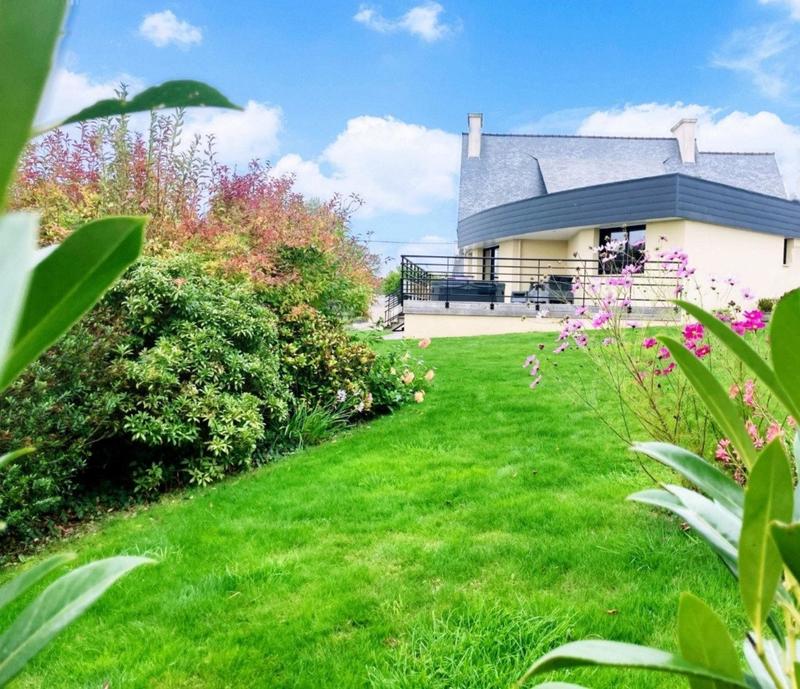 Maison - 242 m² - 8 pièces