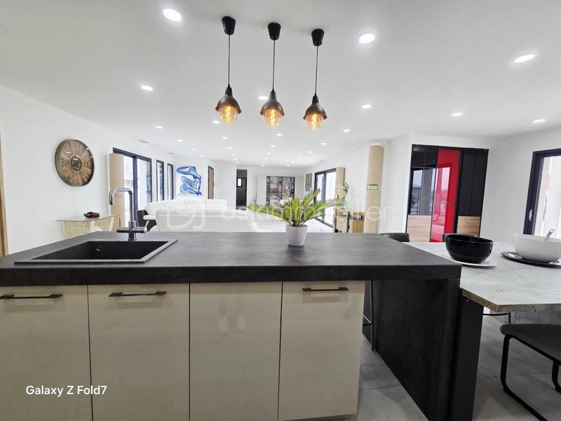 Maison - 166 m² - 5 pièces