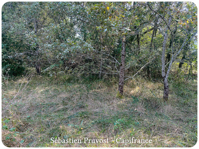 Terrain constructible - 1 700 m²