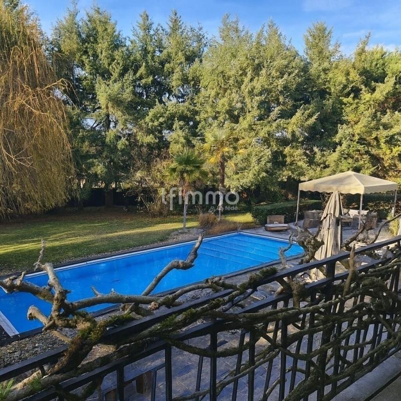 Maison - 484 m² - 7 pièces