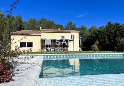 Maison - 245 m² - 8 pièces