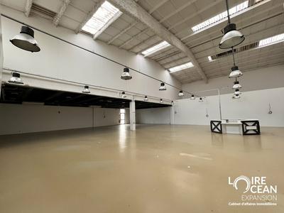 Local commercial - 1 600 m²