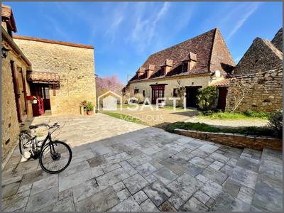 Maison - 300 m² - 12 pièces