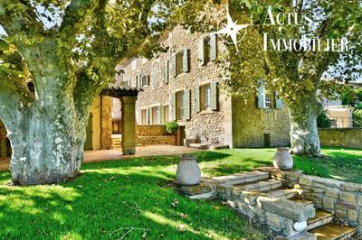 Maison - 220 m² - 7 pièces