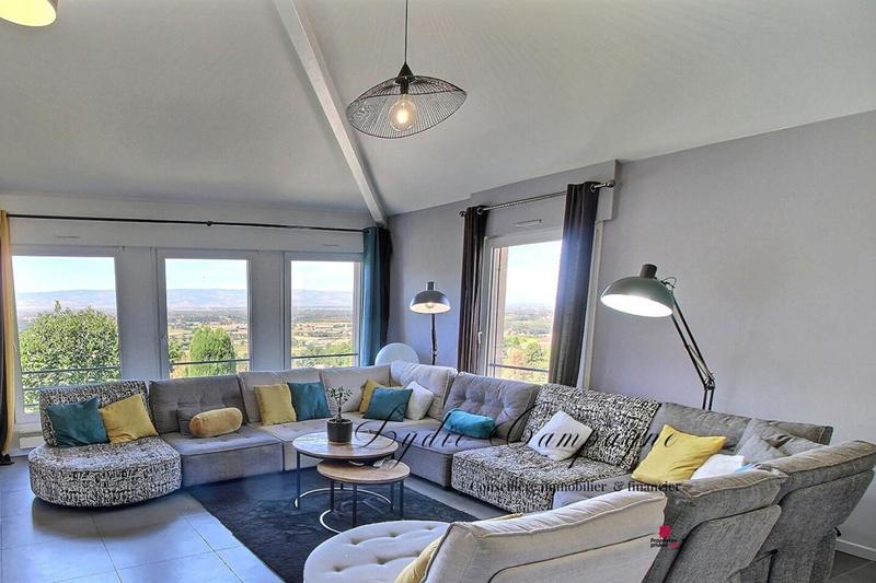 Demeure - 215 m² - 9 pièces