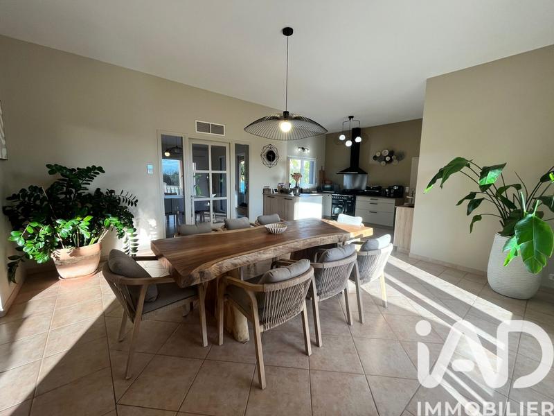 Maison - 199 m² - 7 pièces