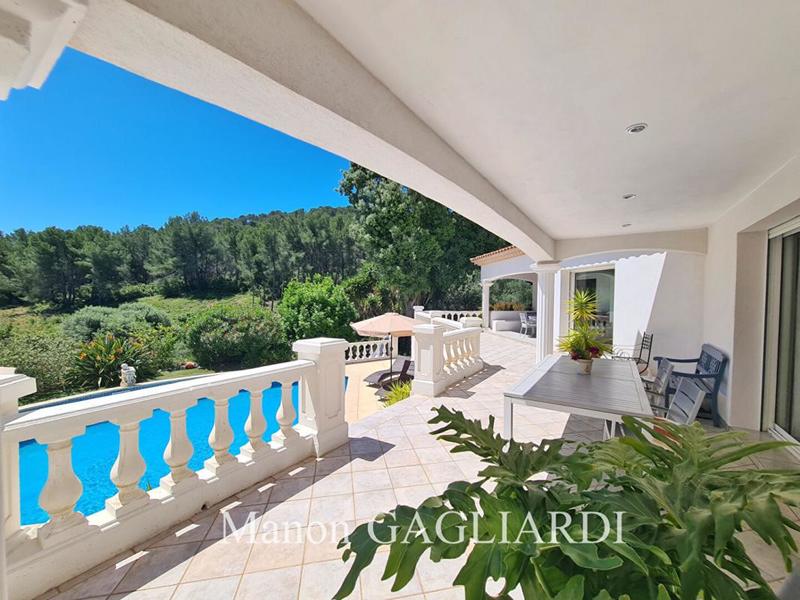 Villa - 263 m² - 7 pièces