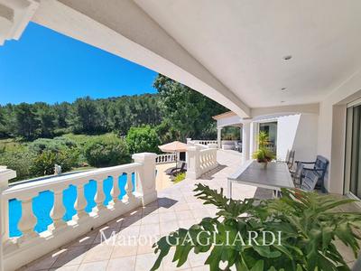 Villa - 263 m² - 7 pièces