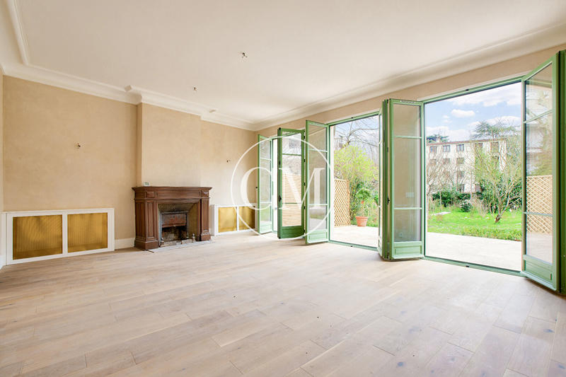 Maison - 211 m² - 7 pièces