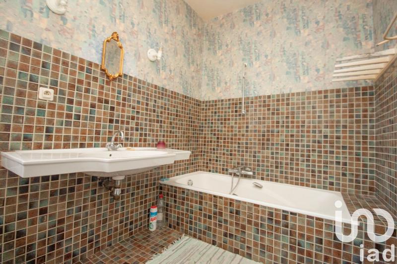 Maison - 230 m² - 7 pièces