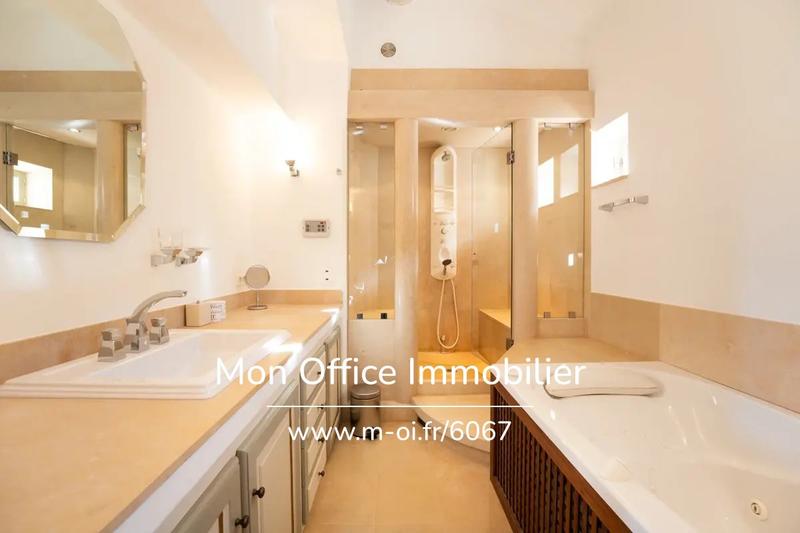 Propriété - 426 m² - 12 pièces