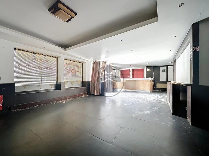 Magasins - 280 m² - 10 pièces