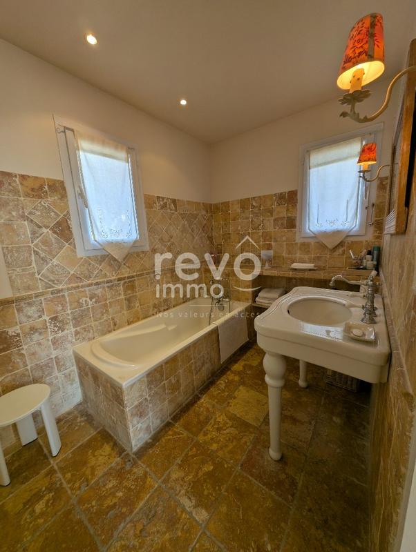 Maison - 200 m² - 7 pièces