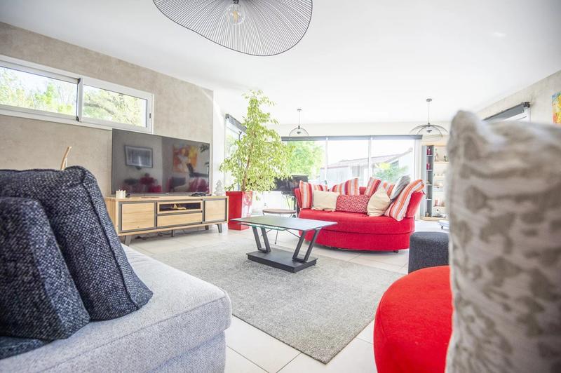 Maison - 243 m² - 10 pièces