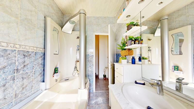 Maison - 150 m² - 8 pièces