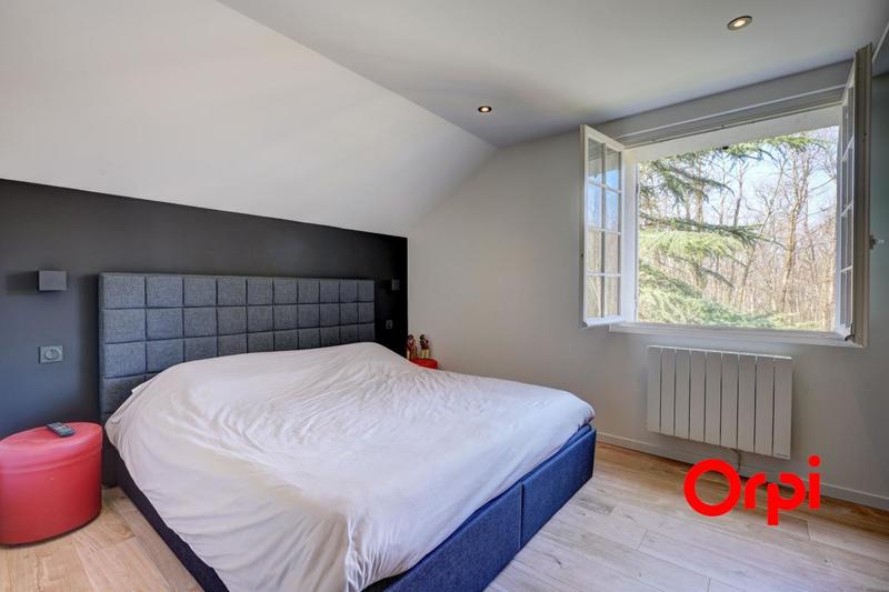 Maison - 242 m² - 8 pièces