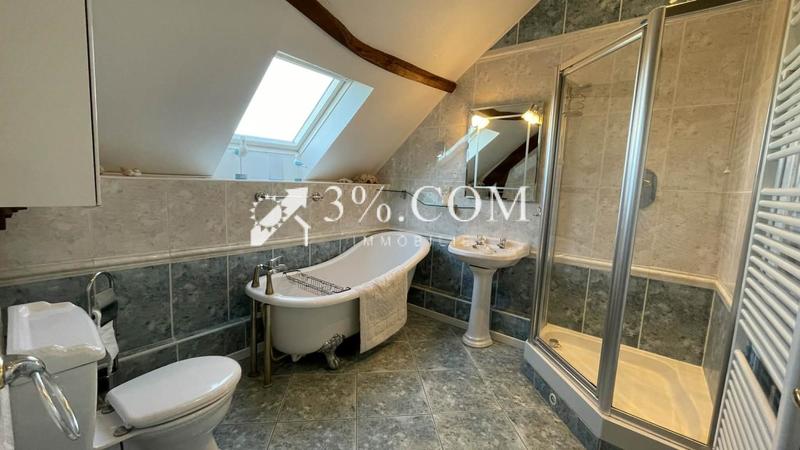 Maison en pierre - 202 m² - 9 pièces