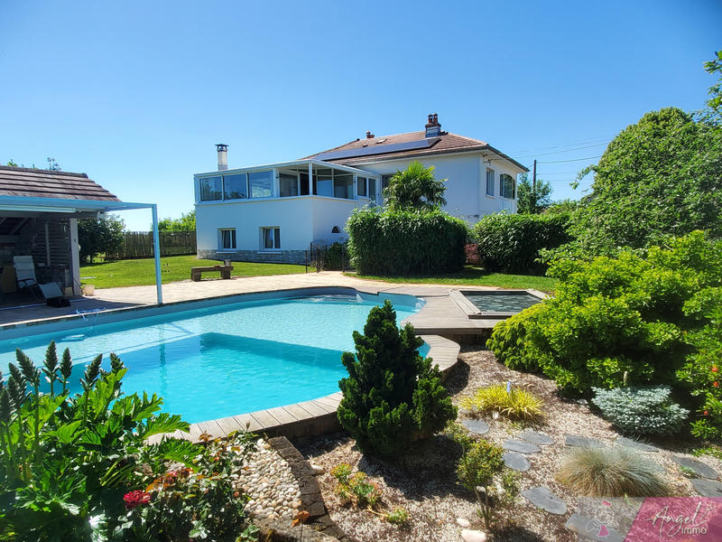 Maison - 165 m² - 8 pièces