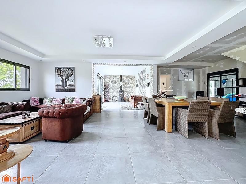 Maison - 266 m² - 7 pièces