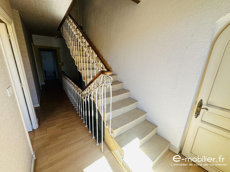 Maison - 216 m² - 7 pièces