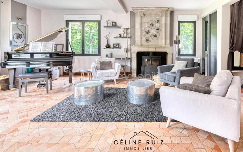 Maison - 250 m² - 8 pièces