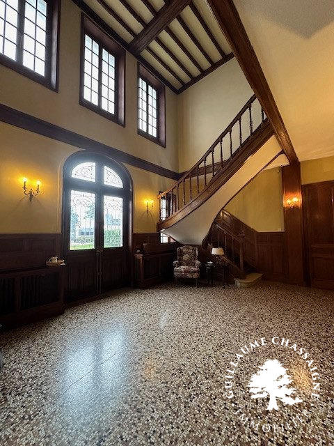 Maison traditionnelle - 290 m² - 8 pièces