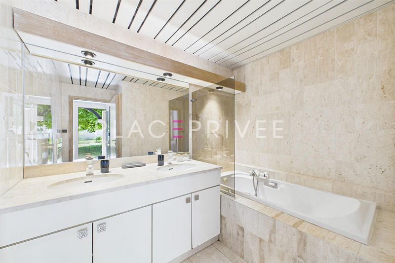 Maison - 540 m² - 13 pièces