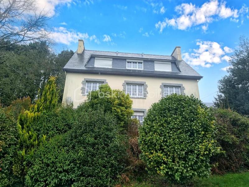 Maison - 270 m² - 9 pièces