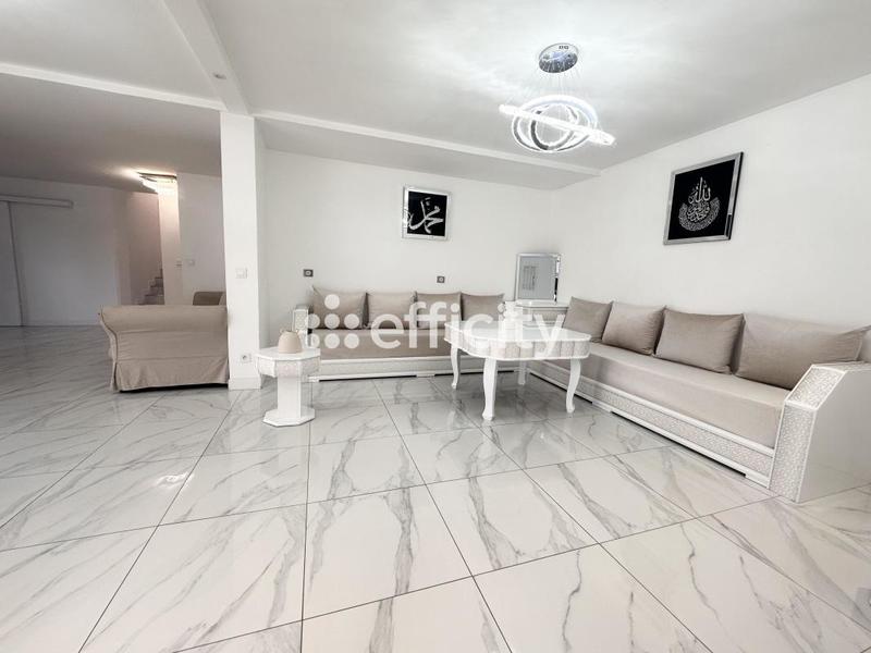 Maison - 180 m² - 5 pièces