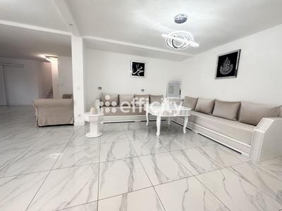 Maison - 180 m² - 5 pièces