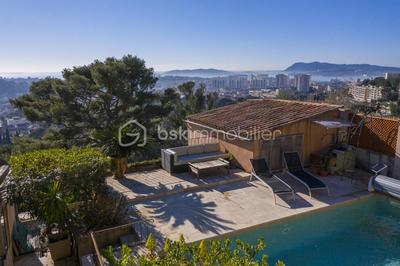 Villa - 200 m² - 6 pièces