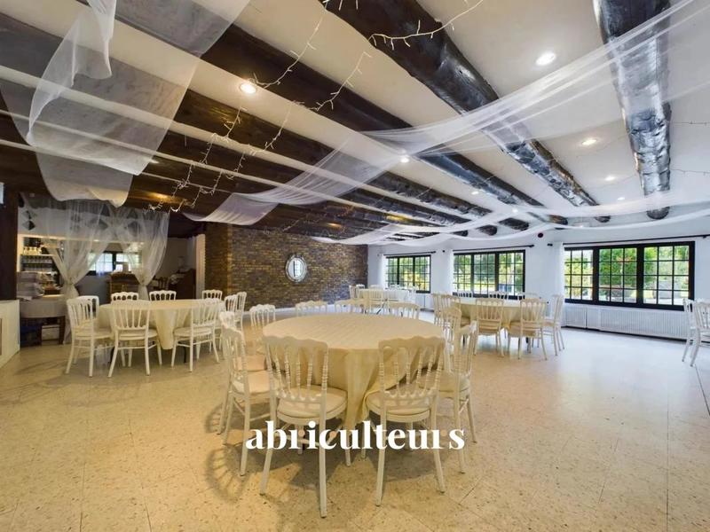 Maison ancienne - 1 000 m² - 16 pièces