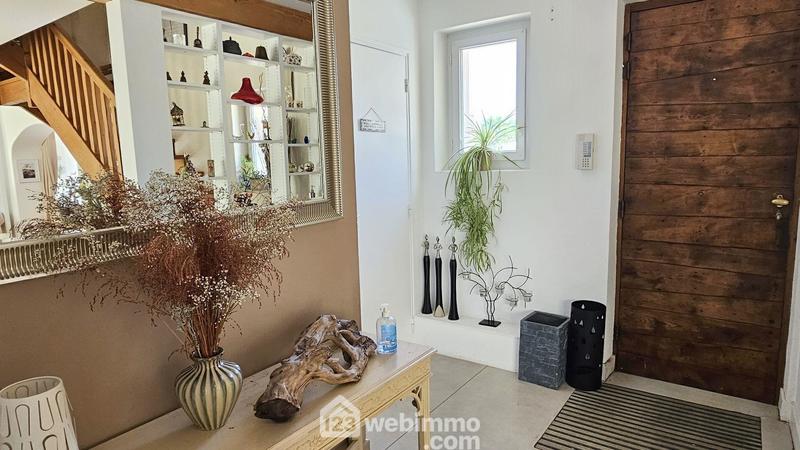 Maison - 320 m² - 11 pièces