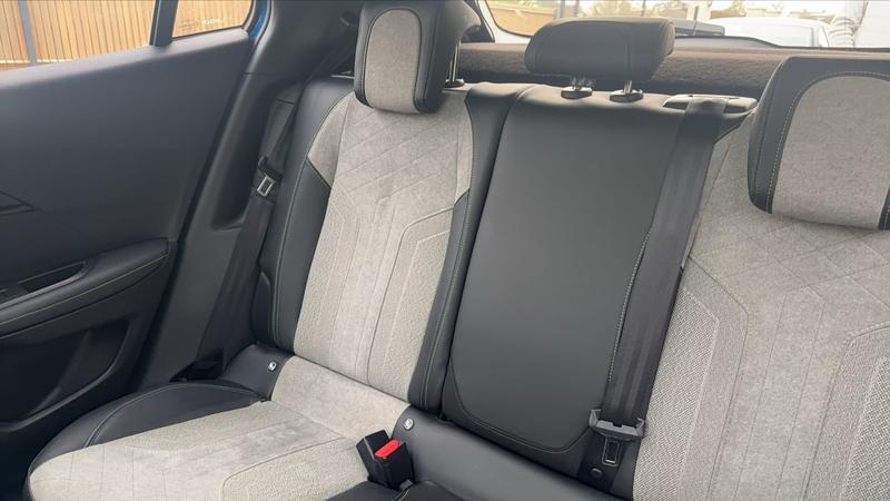 Peugeot 2008 136 100 kWh Gt