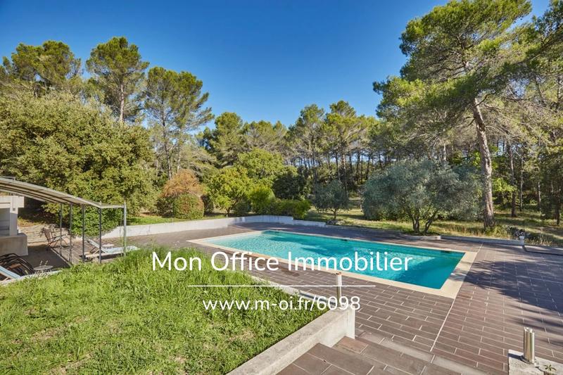 Villa - 240 m² - 6 pièces