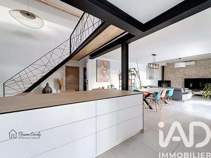 Maison - 206 m² - 7 pièces