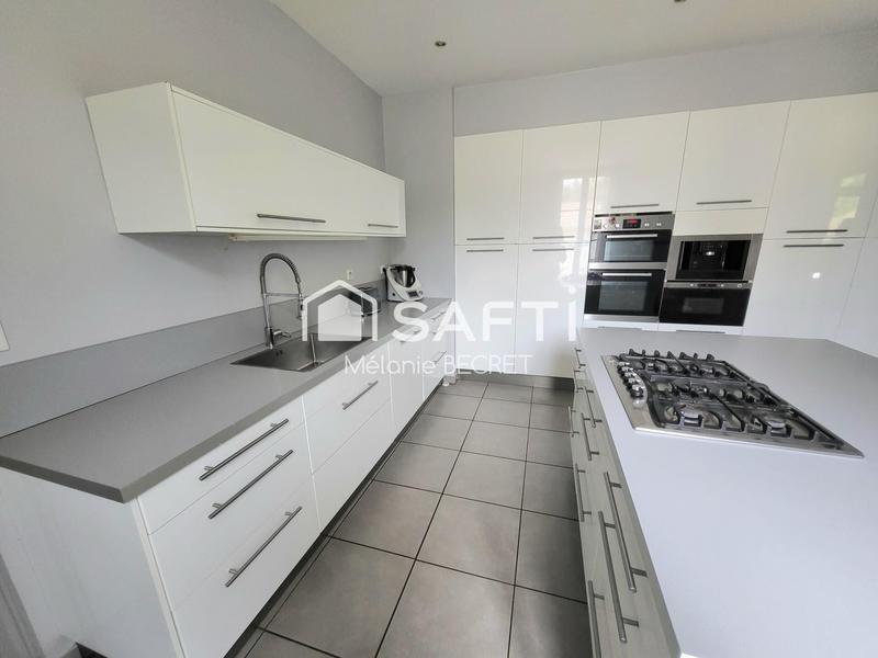 Maison - 270 m² - 9 pièces