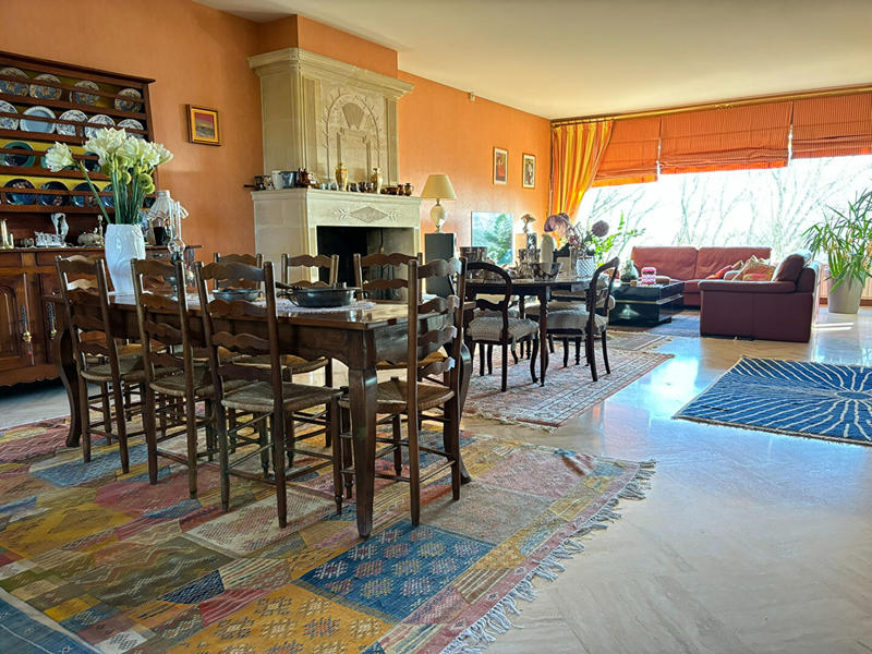 Maison - 275 m² - 10 pièces