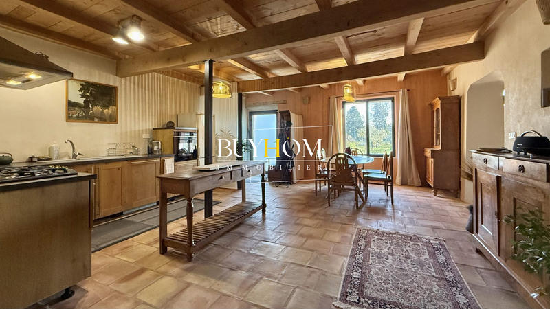 Mas - 380 m² - 12 pièces