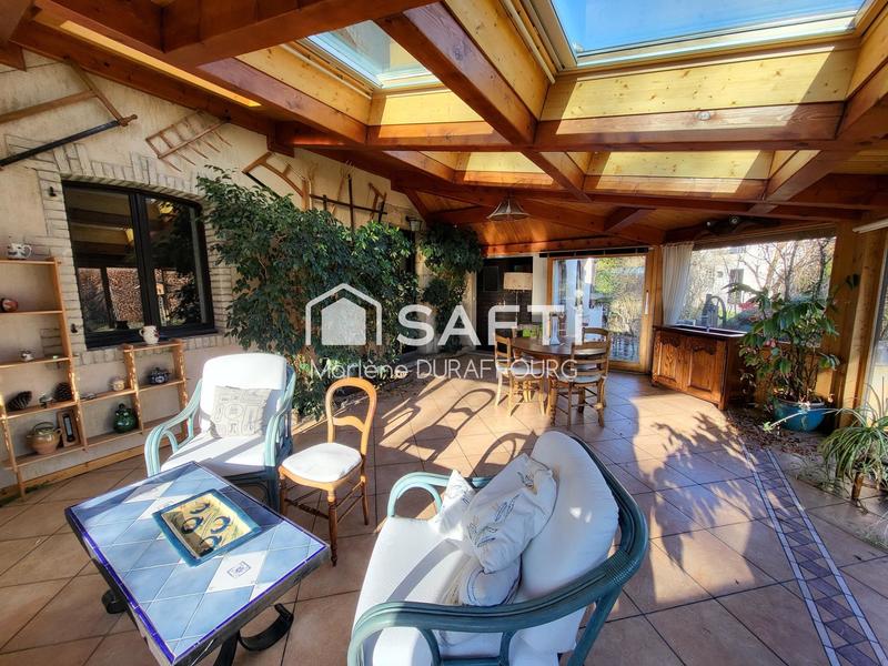 Maison - 275 m² - 10 pièces