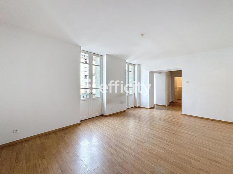 Appartement ancien - 95 m² - 5 pièces
