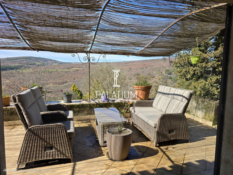 Maison - 260 m² - 10 pièces