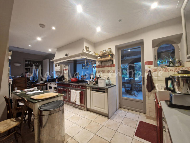 Maison - 240 m² - 1 pièce