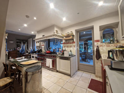 Maison - 240 m² - 1 pièce