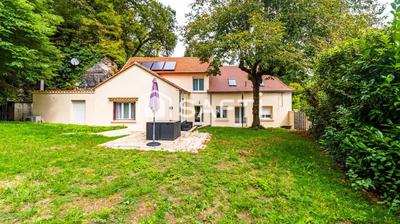 Maison - 180 m² - 7 pièces