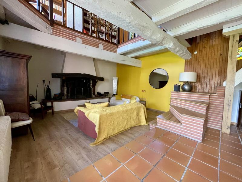 Maison - 285 m² - 9 pièces