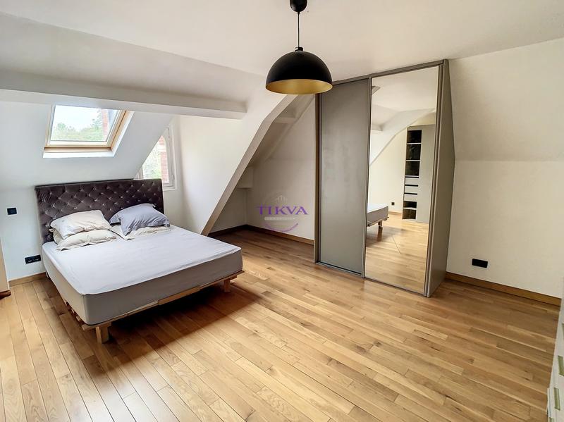 Maison - 530 m² - 12 pièces