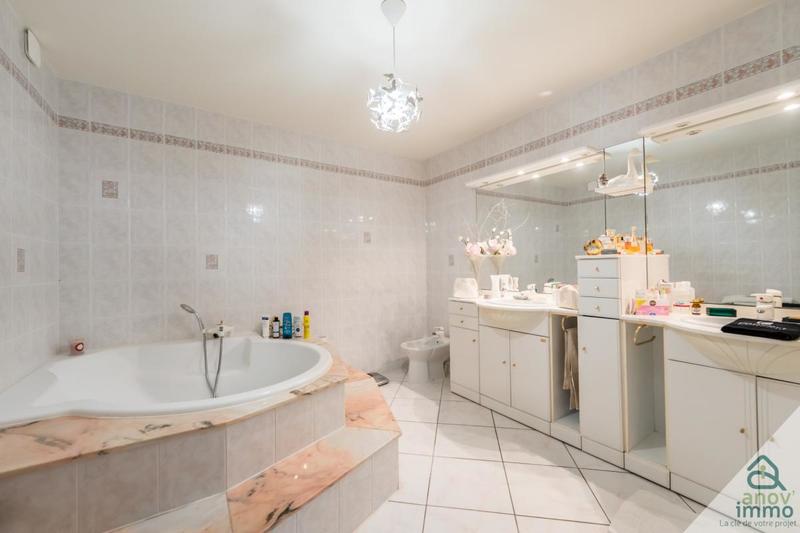 Propriété - 295 m² - 8 pièces