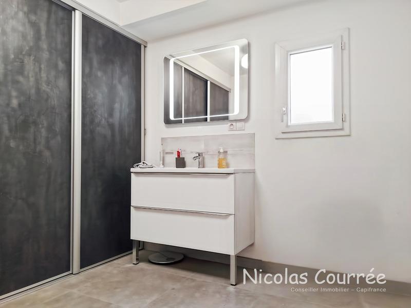 Maison - 240 m² - 8 pièces