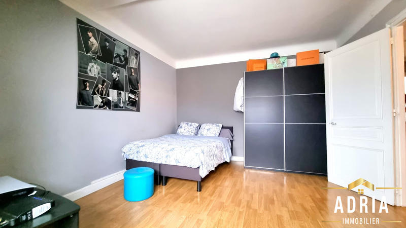 Maison - 225 m² - 8 pièces